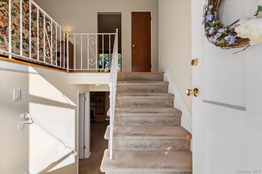 53 Beaumont Drive, Plainview, NY 11803 - Image #3