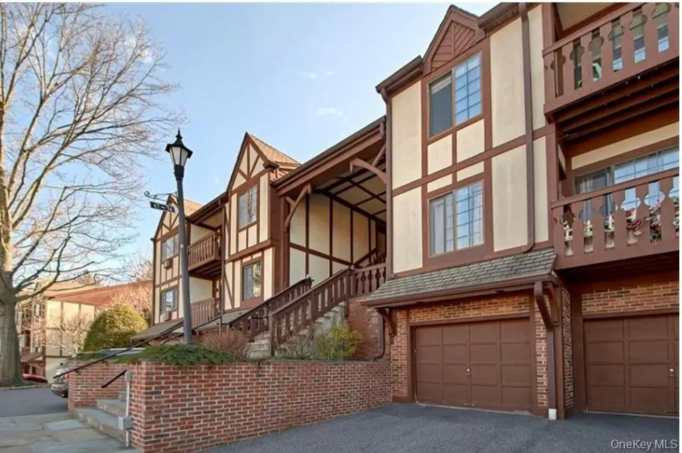 72 Foxwood Circle, Mount Kisco, NY 10549 - #1