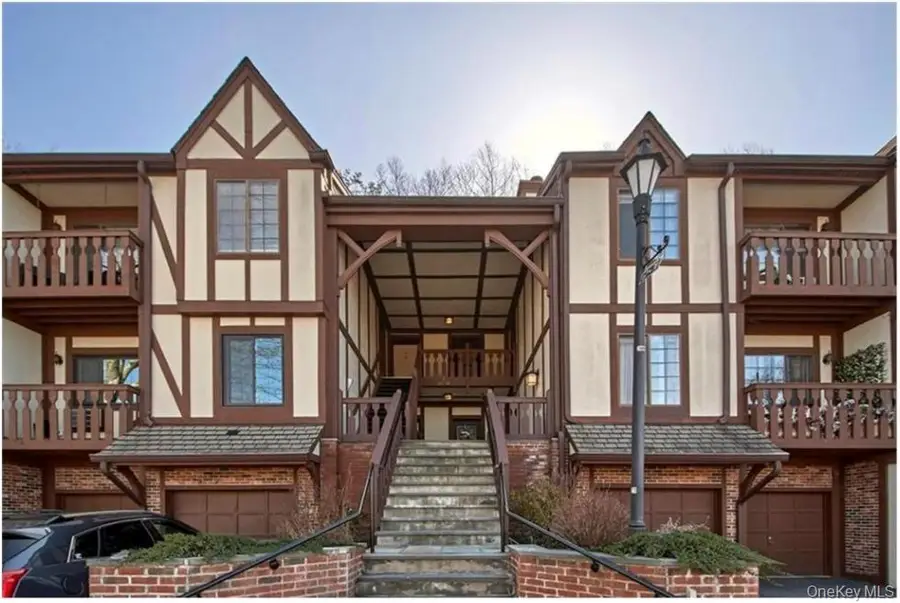 72 Foxwood Circle, Mount Kisco, NY 10549 - #2