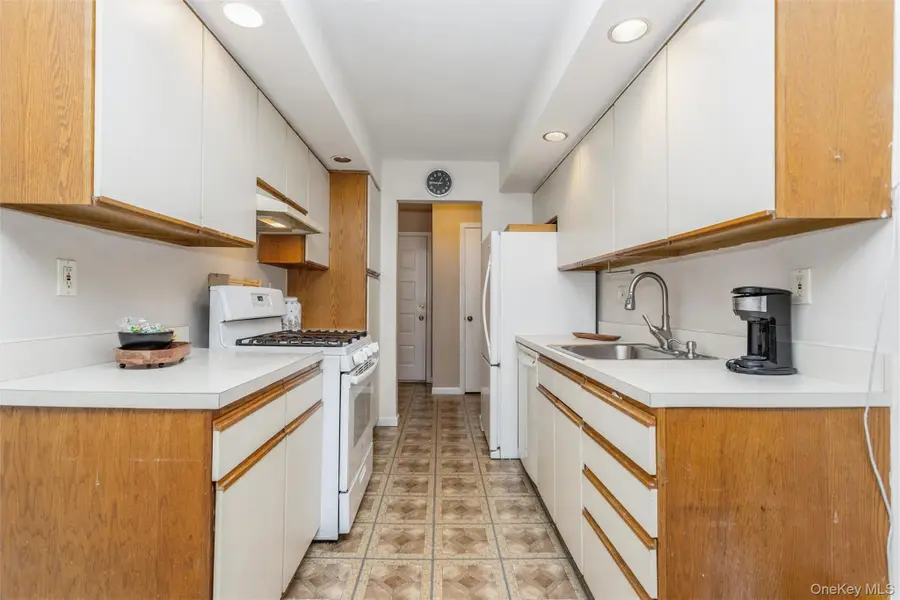 72 Foxwood Circle, Mount Kisco, NY 10549 - #3