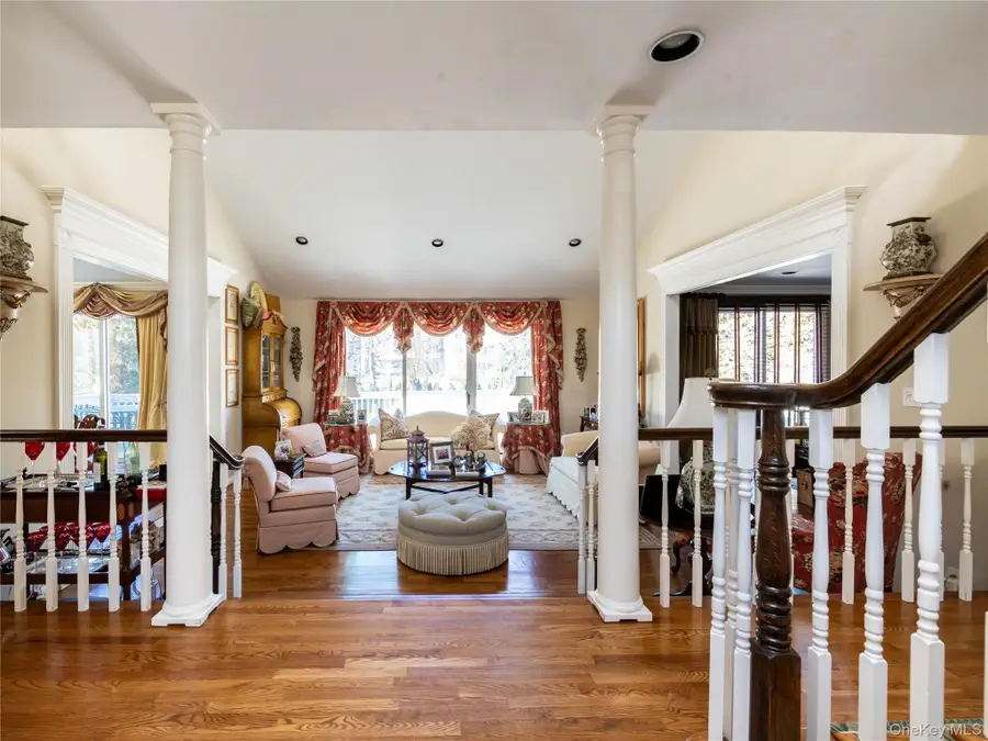 2 Bonnie Lynn Court, Roslyn, NY 11576 - Image #2