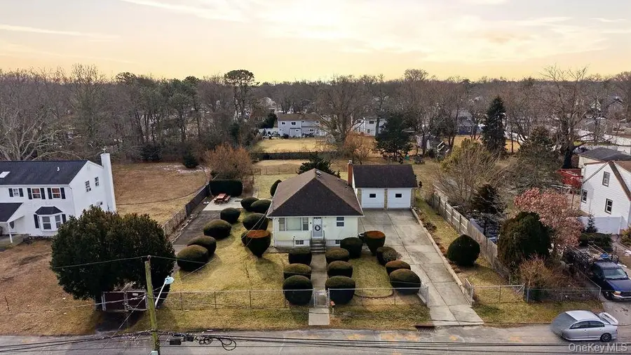 92 Apple Street, Brentwood, NY 11717 - #2