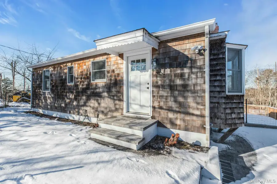 33 Oceanview Road, Hampton Bays, NY 11946 - Image #2