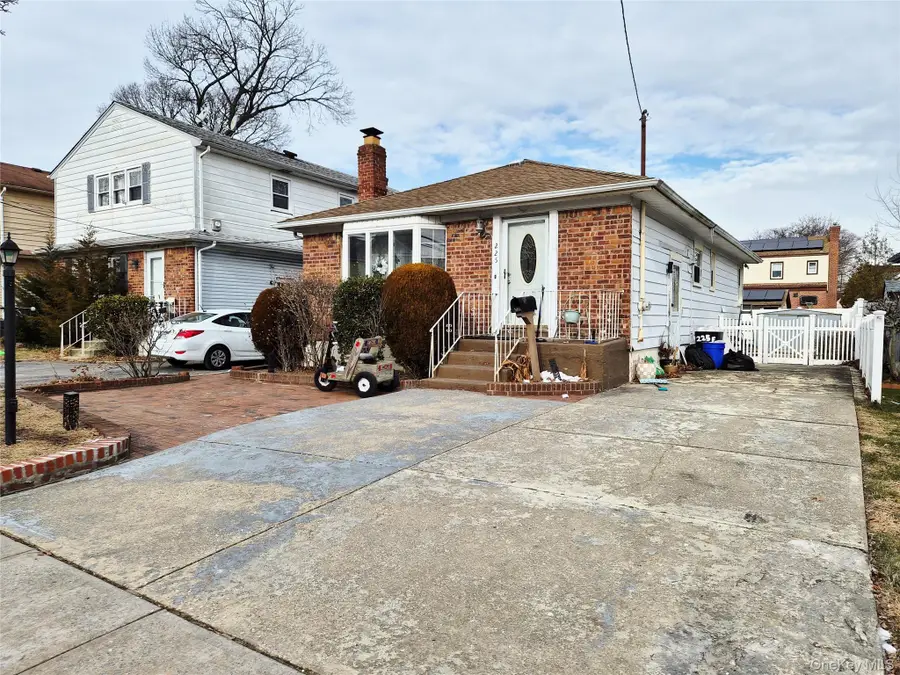 225 E Mineola Avenue, Valley Stream, NY 11580 - #2