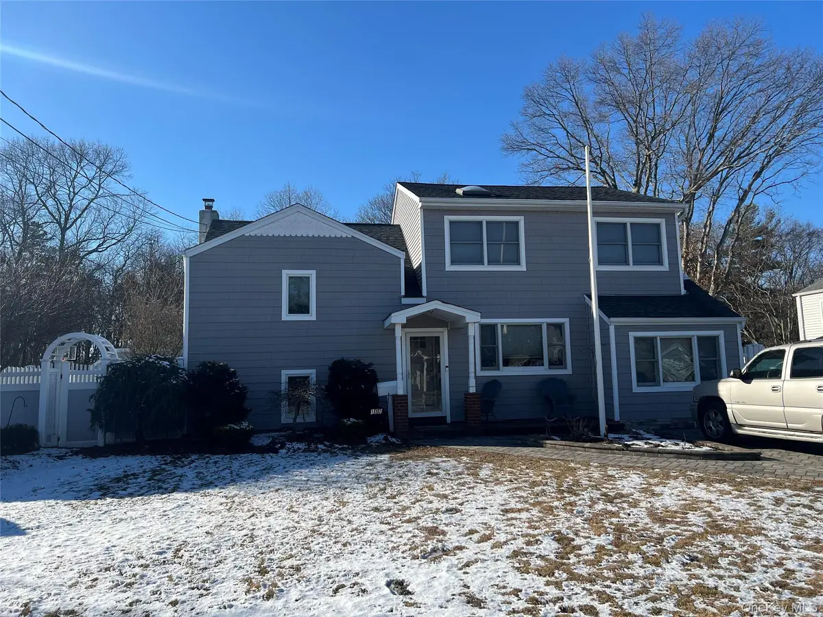 132 Gladstone Avenue, West Islip, NY 11795 - Image #1