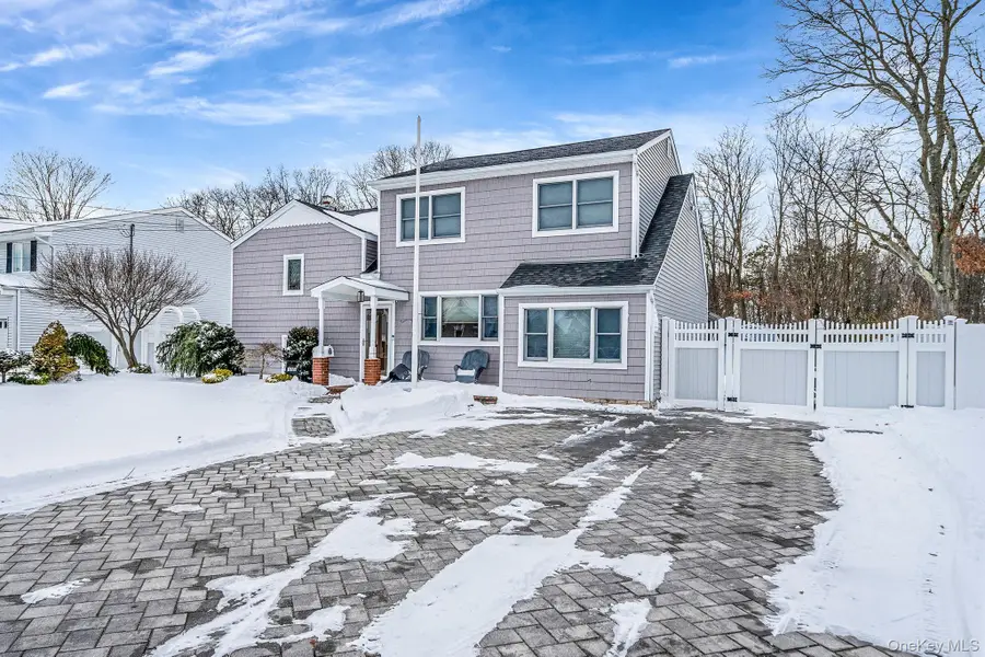 132 Gladstone Avenue, West Islip, NY 11795 - #3