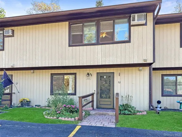 1206 Chelsea Cove S, Hopewell Junction, NY 12533