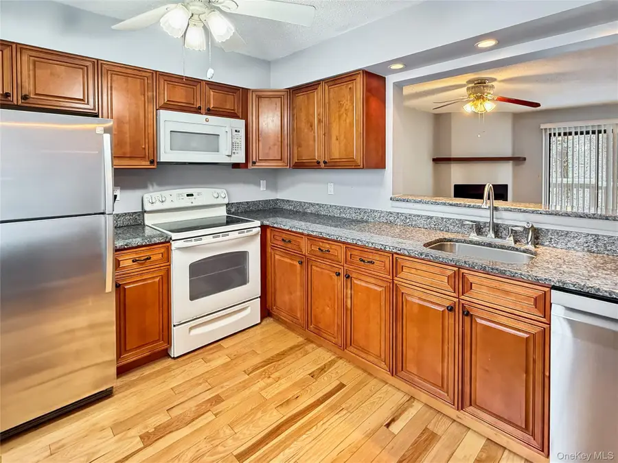 1206 Chelsea Cove S, Hopewell Junction, NY 12533 - #2