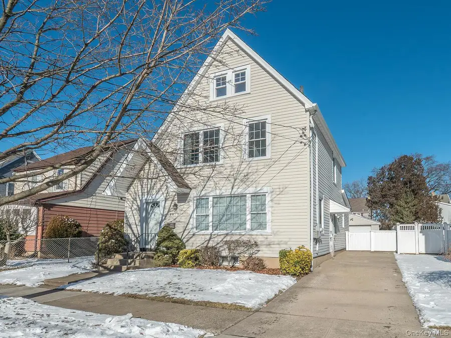 25 Princeton Street, Williston Park, NY 11596 - #3