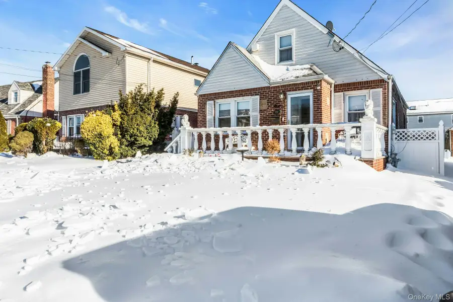 20 Law Street, North Valley Stream, NY 11580 - Image #2