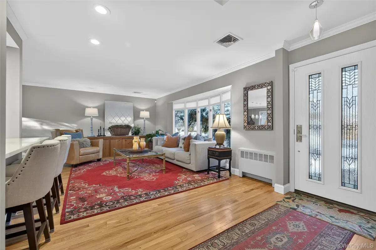 6 Dale Avenue, Syosset, NY 11791 - Image #1