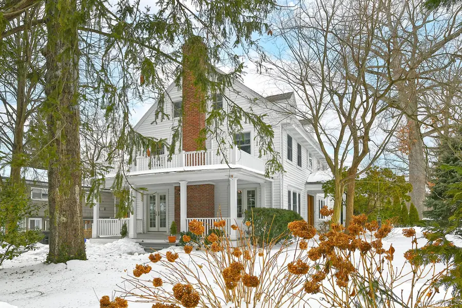 198 Warner Avenue, Roslyn Heights, NY 11577 - #3