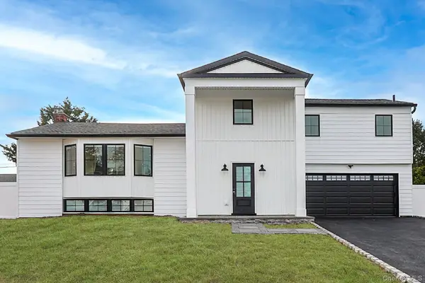 92 Kings Walk, Massapequa Park, NY 11762