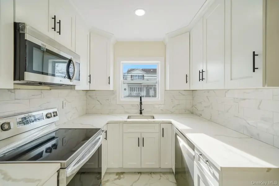 131 Belle Avenue, Ronkonkoma, NY 11779 - Image #2