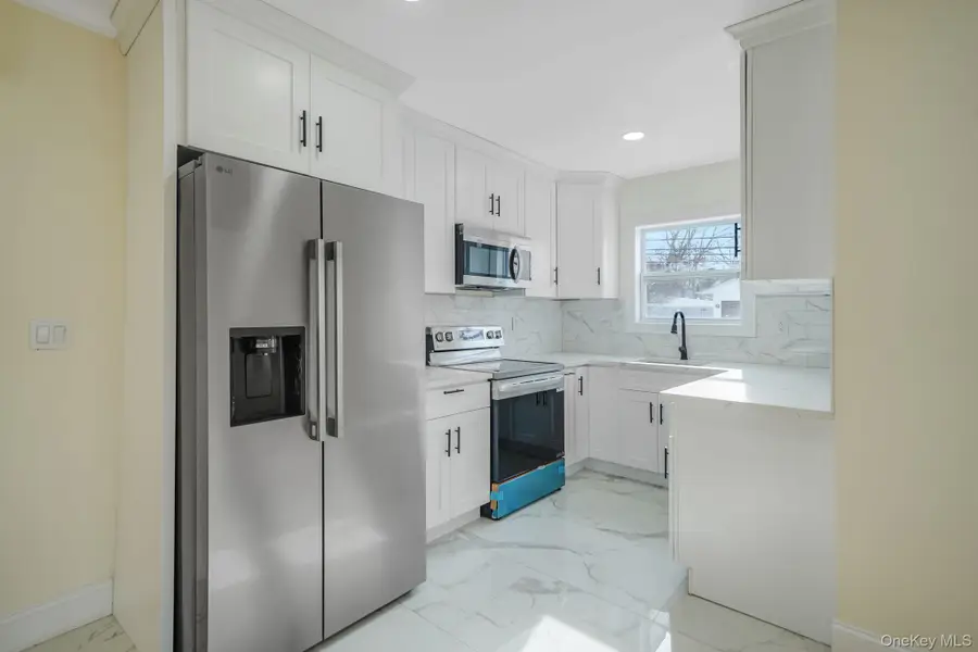 131 Belle Avenue, Ronkonkoma, NY 11779 - Image #3