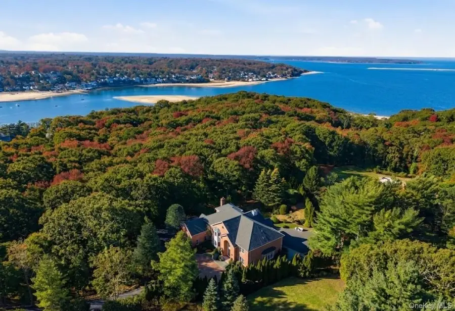 19 Cobblestone Court, Centerport, NY 11721 - #3