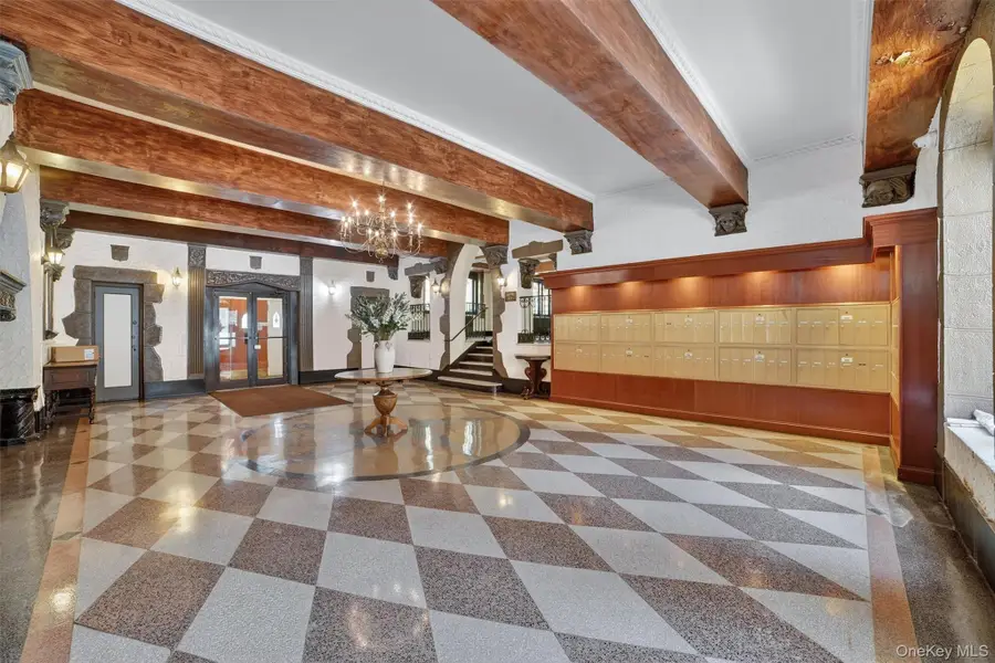 10 Nosband Avenue #6M, White Plains, NY 10605 - Image #2