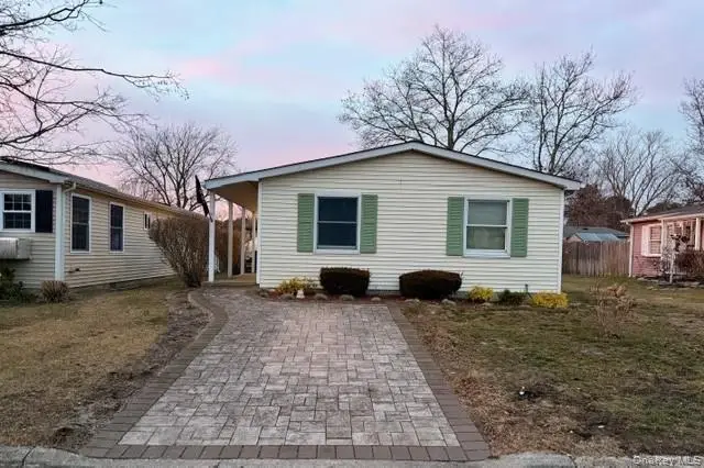 42 Village Circle S, Manorville, NY 11949 - Image #1