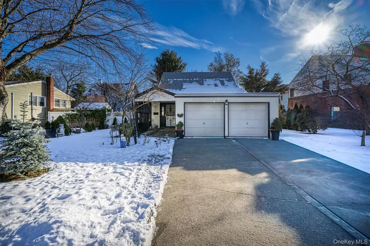 524 Livingston Street, Westbury, NY 11590 - #1