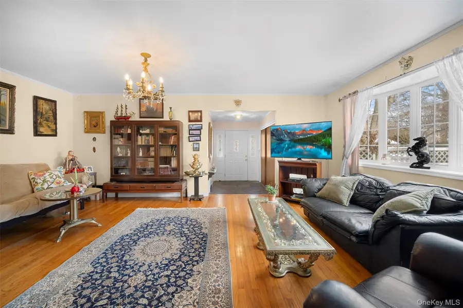 524 Livingston Street, Westbury, NY 11590 - #3