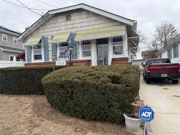 609 Hempstead Gardens Drive, West Hempstead, NY 11552