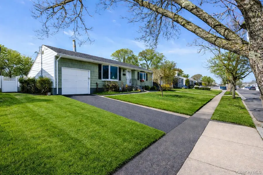 53 Calvert Avenue, Commack, NY 11725 - #2