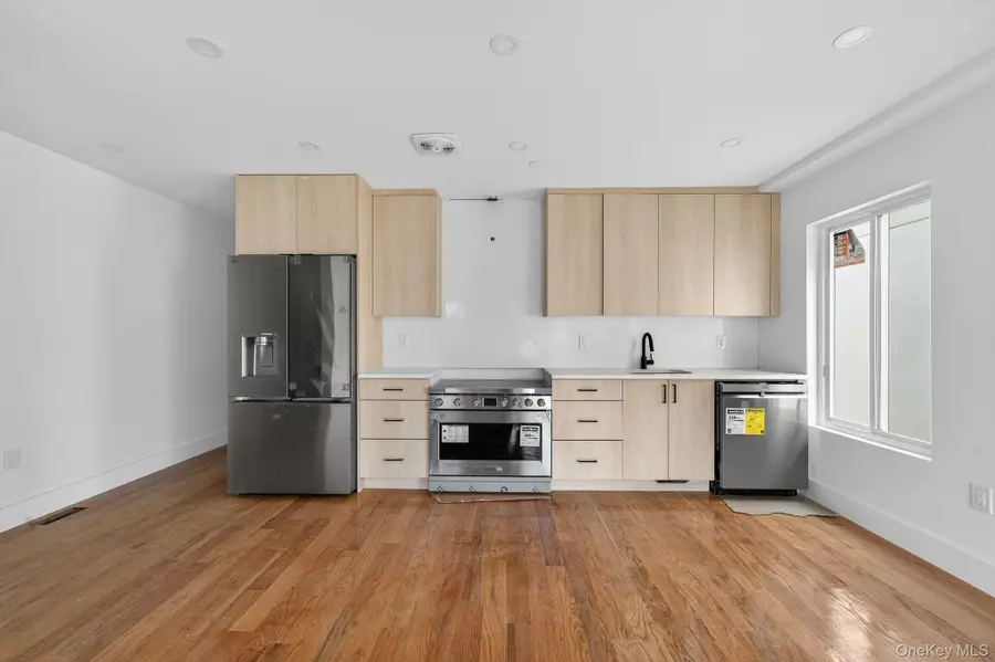 2215 Seymour Avenue, Bronx, NY 10469 - Image #3