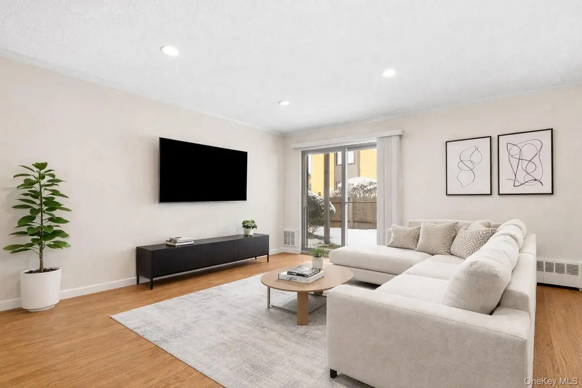 18 Granada Crescent #13, White Plains, NY 10603 - Image #1