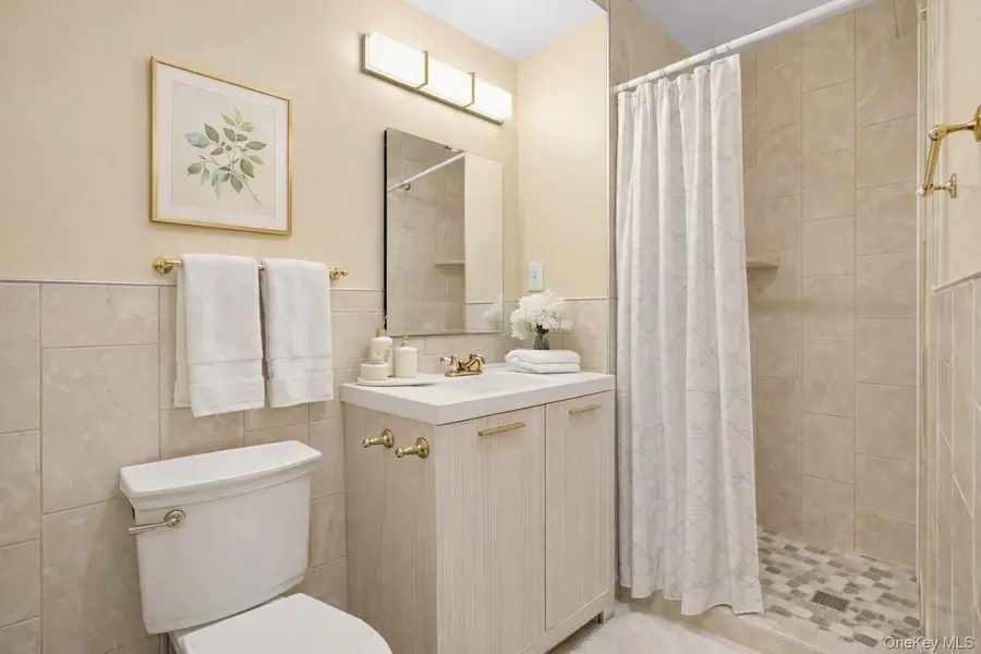 18 Granada Crescent #13, White Plains, NY 10603 - Image #3
