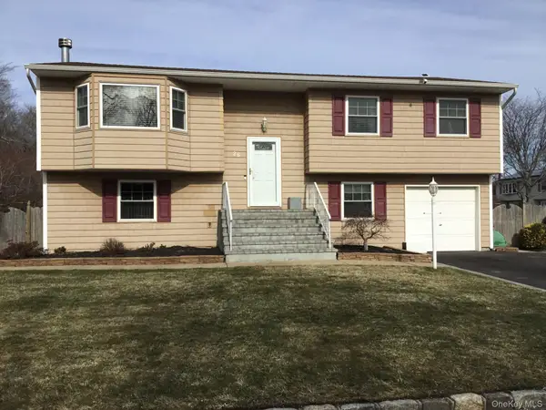 26 Charles Circle, Islip, NY 11751