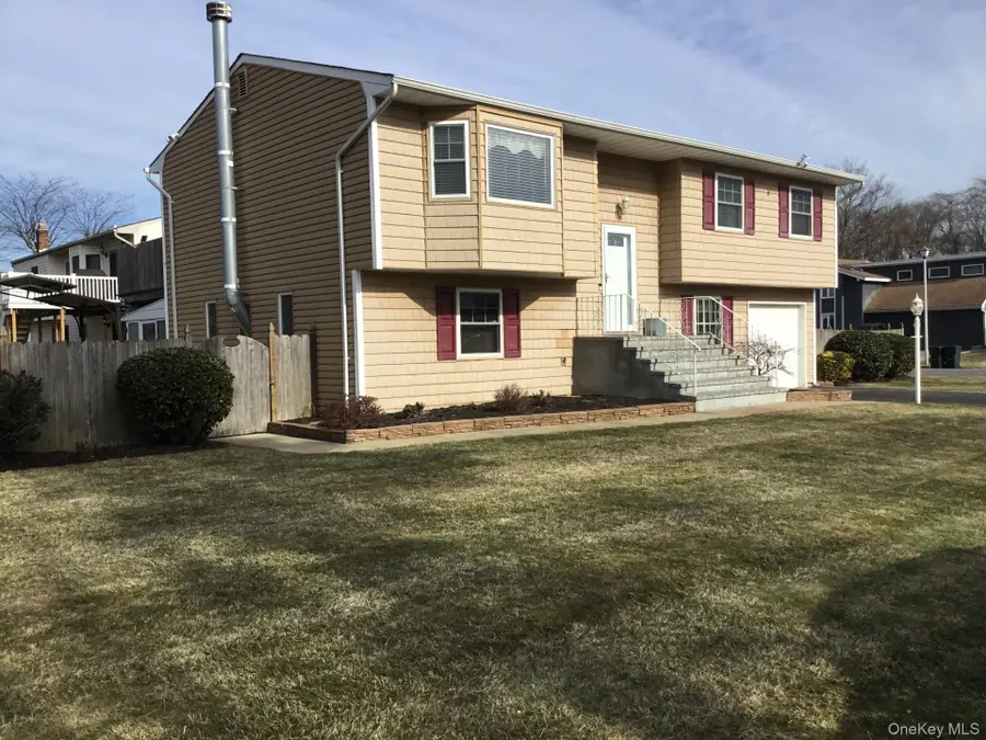 26 Charles Circle, Islip, NY 11751 - #2