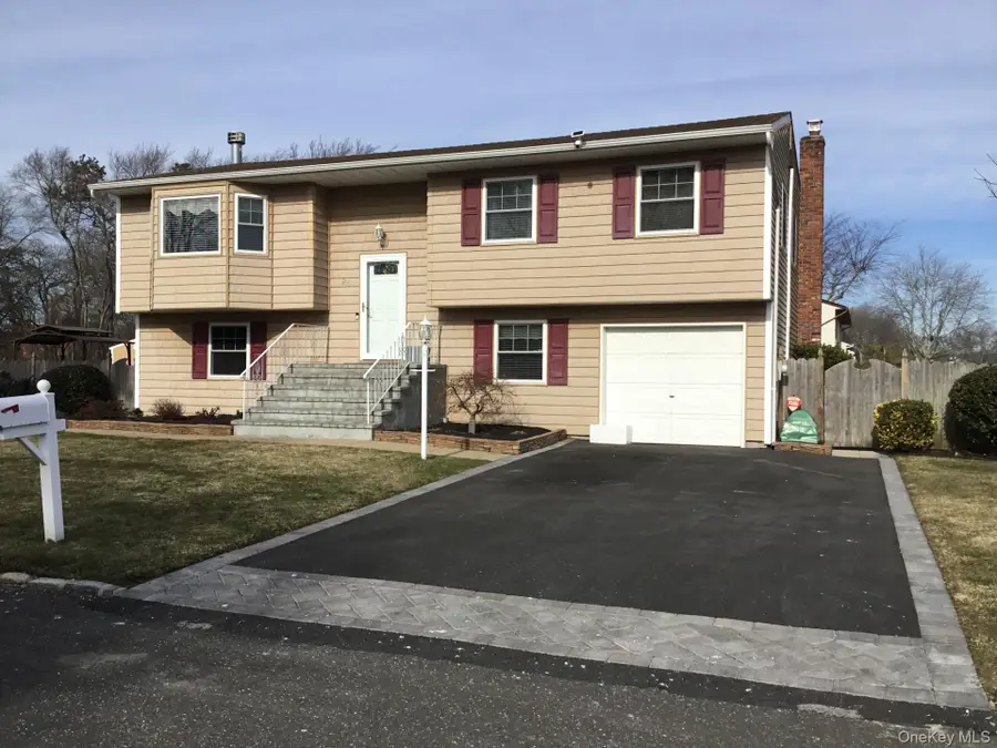 26 Charles Circle, Islip, NY 11751 - #3