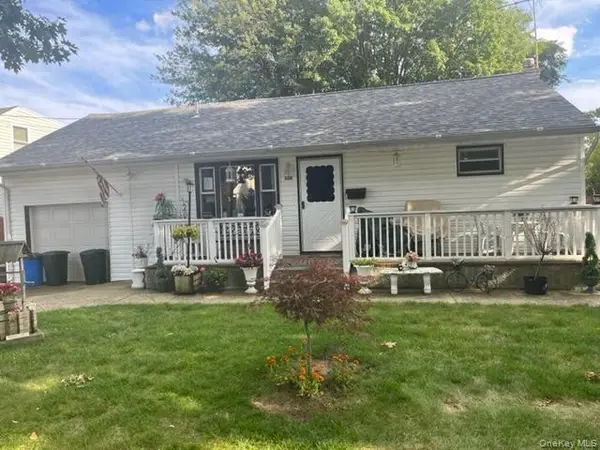 330 Florida Avenue, Copiague, NY 11726