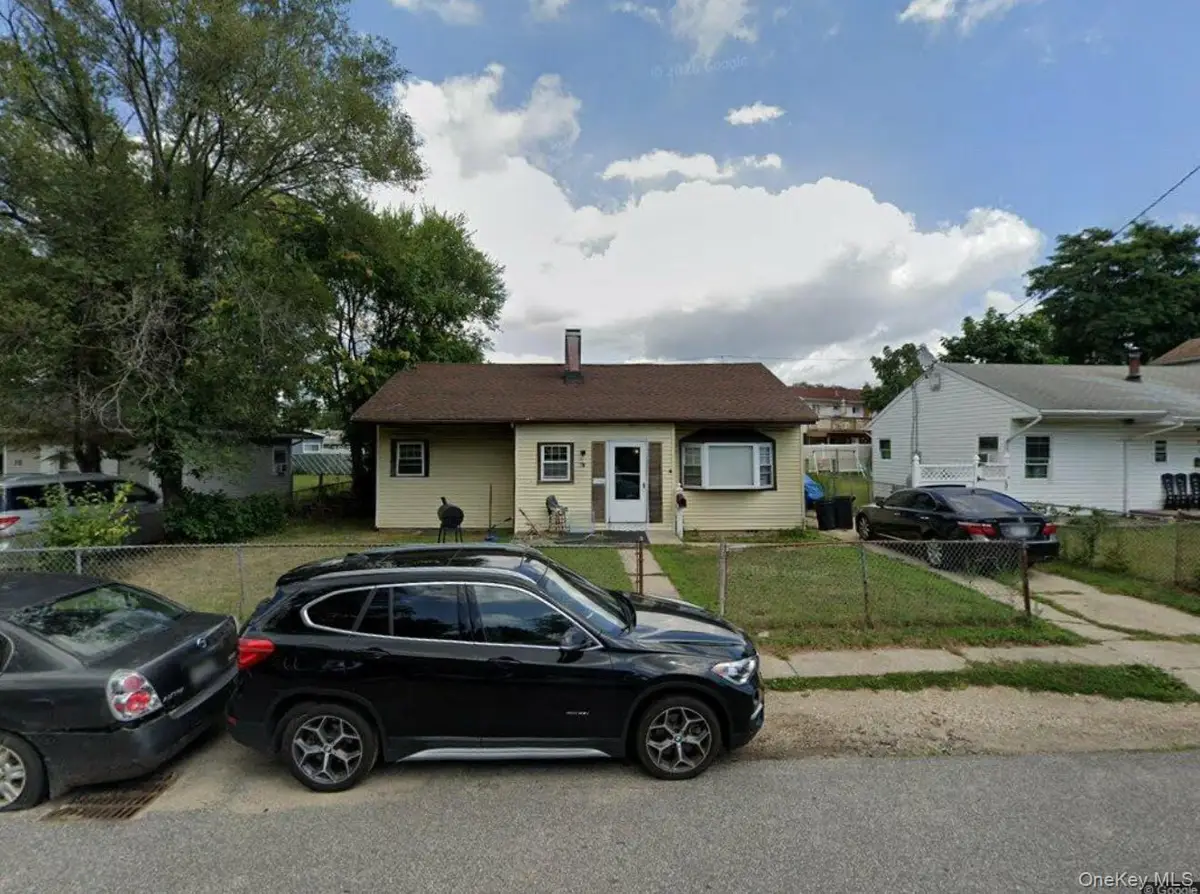 12 Croydon Rd, Amityville, NY 11701 - Image #1