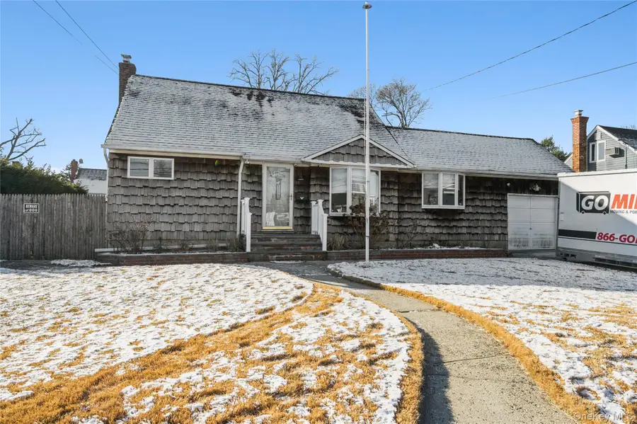 54 31st Street, Copiague, NY 11726 - #2