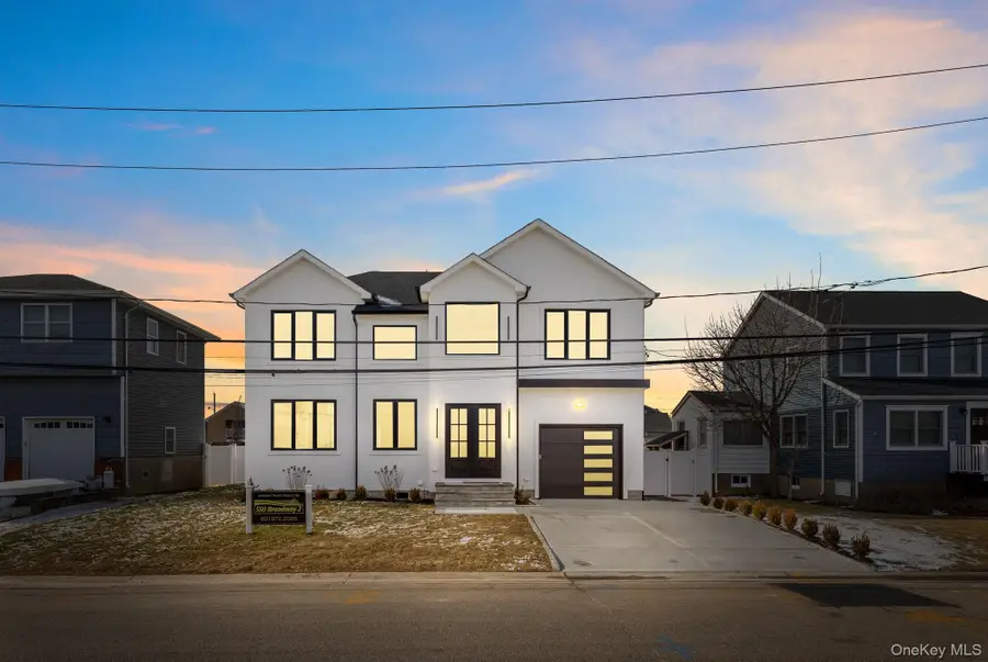 24 Midway Street, Babylon, NY 11702 - Image #2