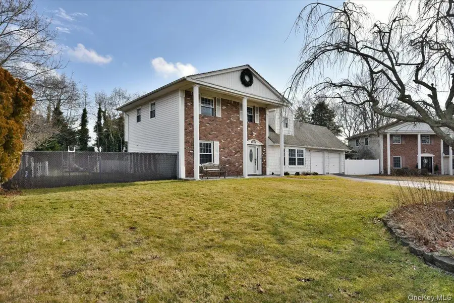 5 Mary Lu Drive, Holtsville, NY 11742 - #3
