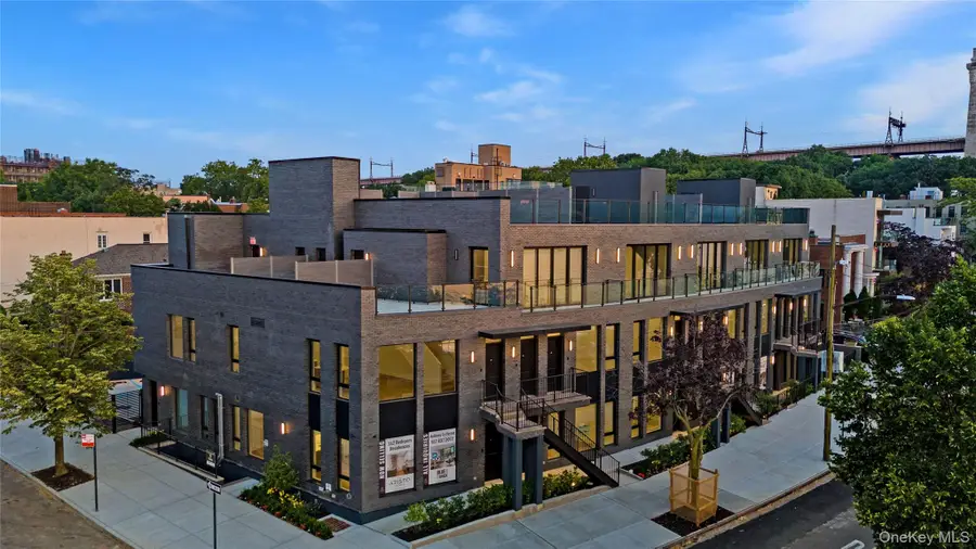 21-31 Shore Boulevard #2E, Astoria, NY 11105 - Image #2