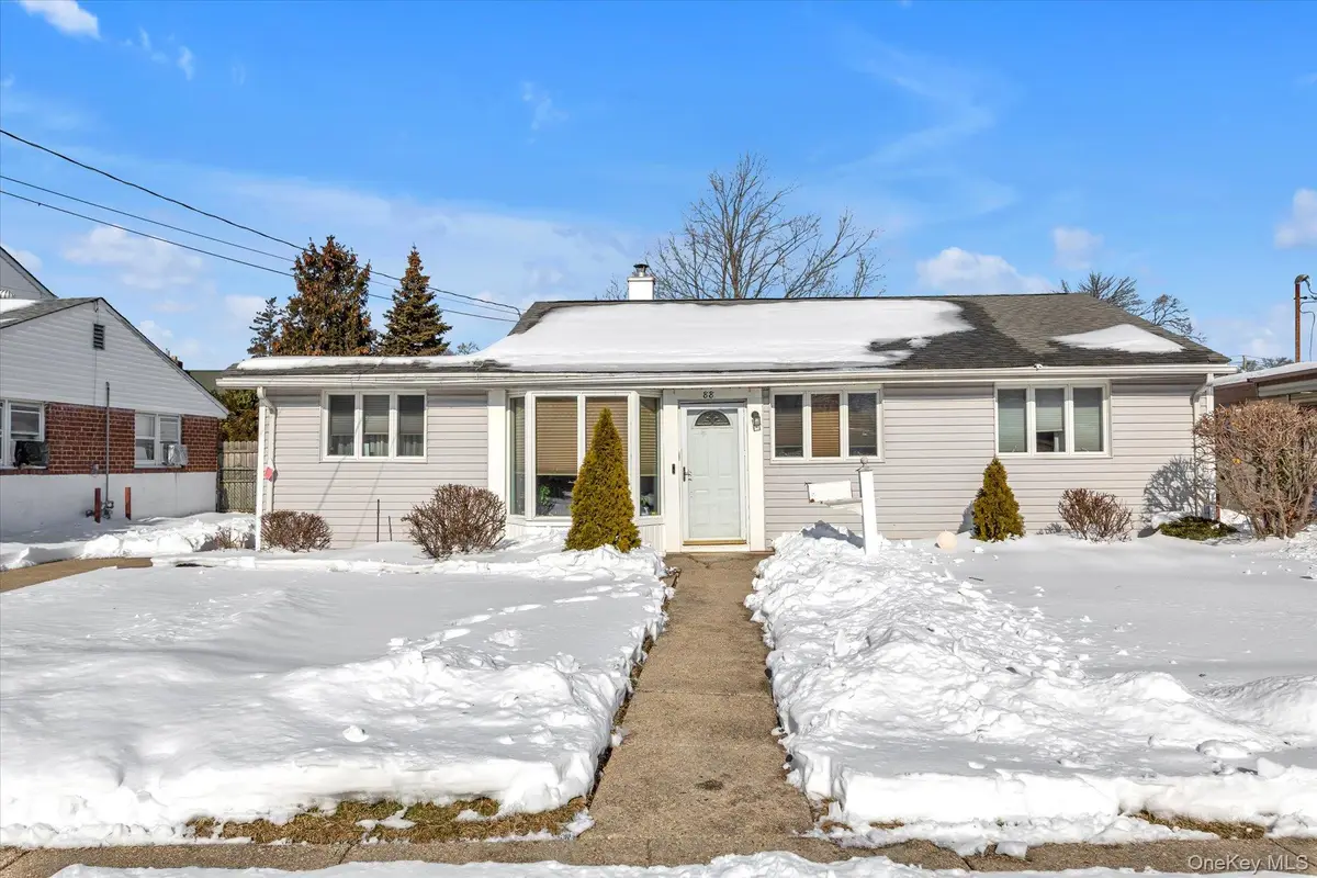 88 Spruce Lane, Valley Stream, NY 11581 - #1