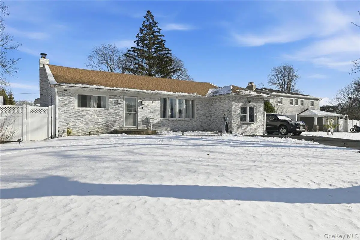 5 Plum Tree Lane, Commack, NY 11725 - Image #1