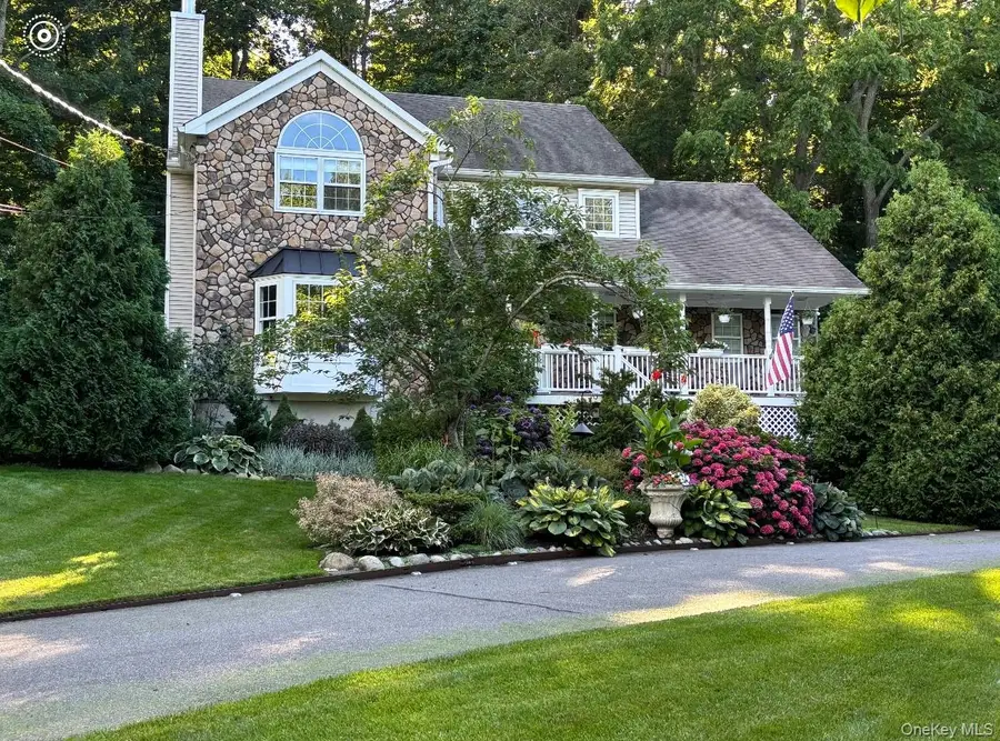 6 Sandy Hollow Road, Centerport, NY 11721 - Image #2