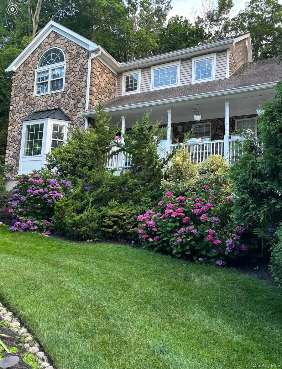 6 Sandy Hollow Road, Centerport, NY 11721 - Image #3