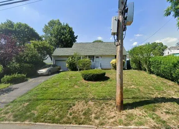 17 Cumberland Avenue, Great Neck, NY 11020