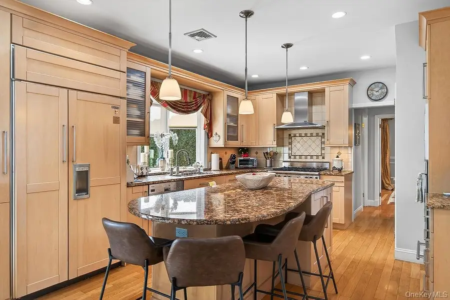 1309 Shelbourne Avenue, Mamaroneck, NY 10543 - Image #2