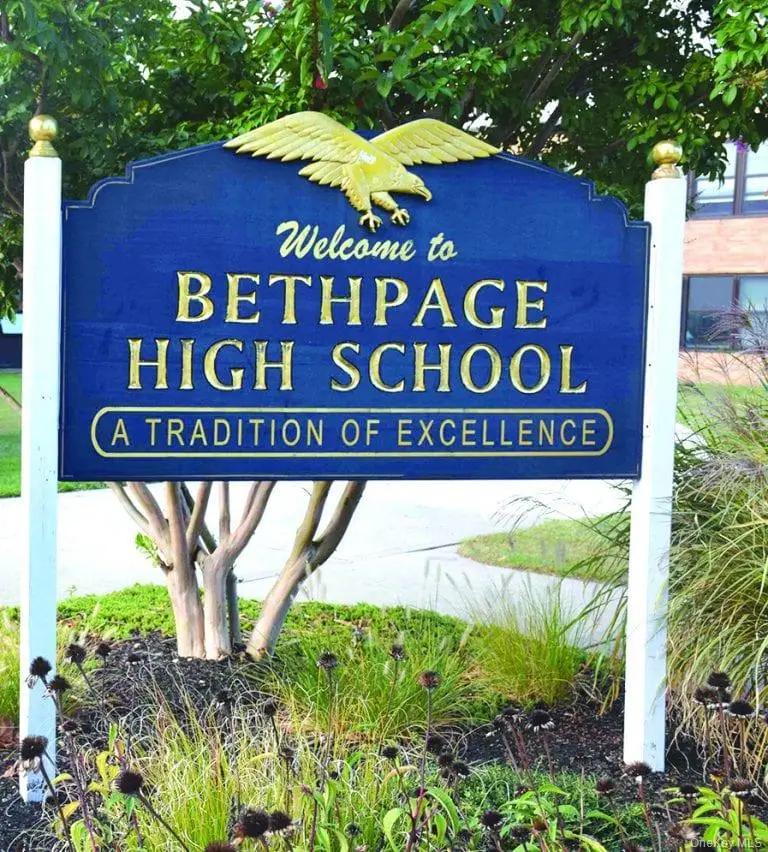 101 Spruce Avenue, Bethpage, NY 11714 - Image #2