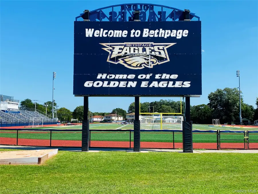 101 Spruce Avenue, Bethpage, NY 11714 - Image #3