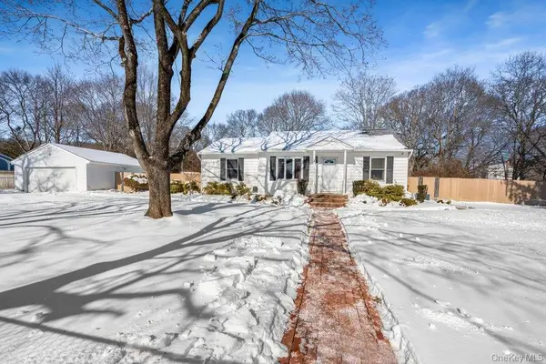 105 Greenport Avenue, Medford, NY 11763