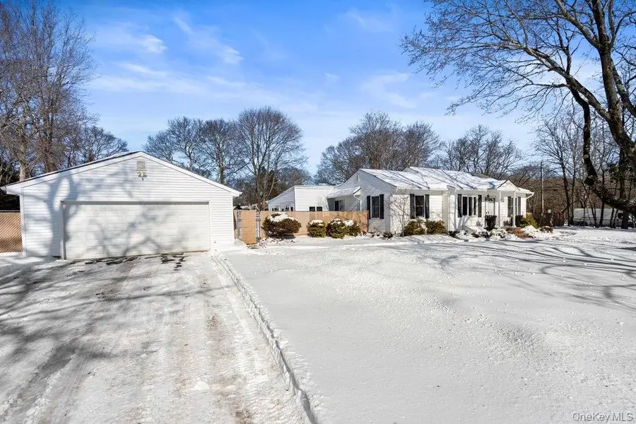 105 Greenport Avenue, Medford, NY 11763 - #2