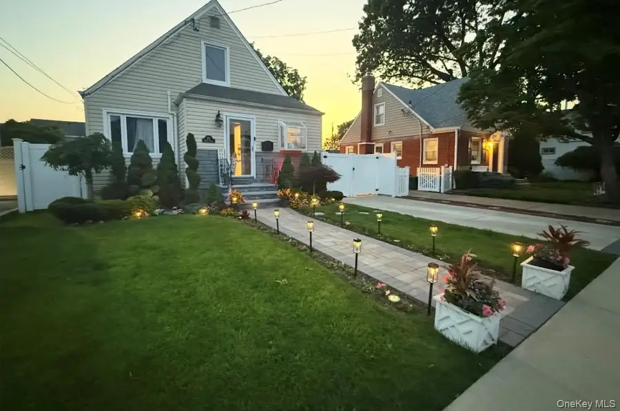 215 Monroe Street, Franklin Square, NY 11010 - #2