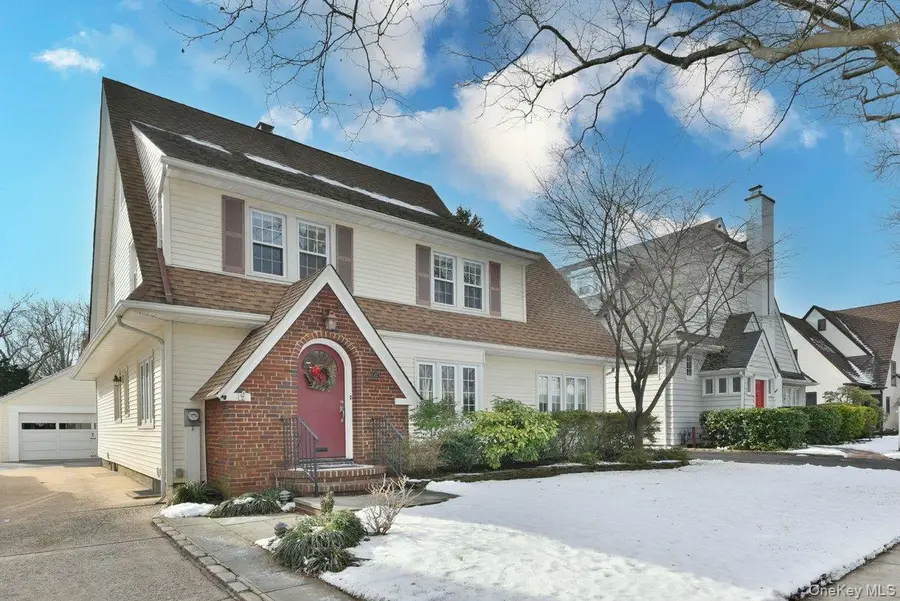 62 Hudson Road, Floral Park, NY 11001 - Image #2